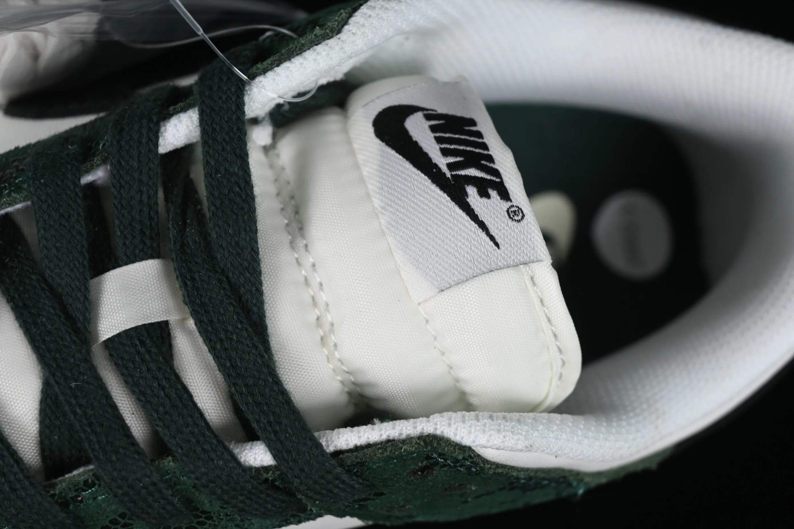 All categories Nk SB Dunk series Nk SB Dunk Low low-top sneakers Nk Dunk Low "Green Snake" white-green snake pattern SB low-top casual sports skateboard shoes FQ8893-397